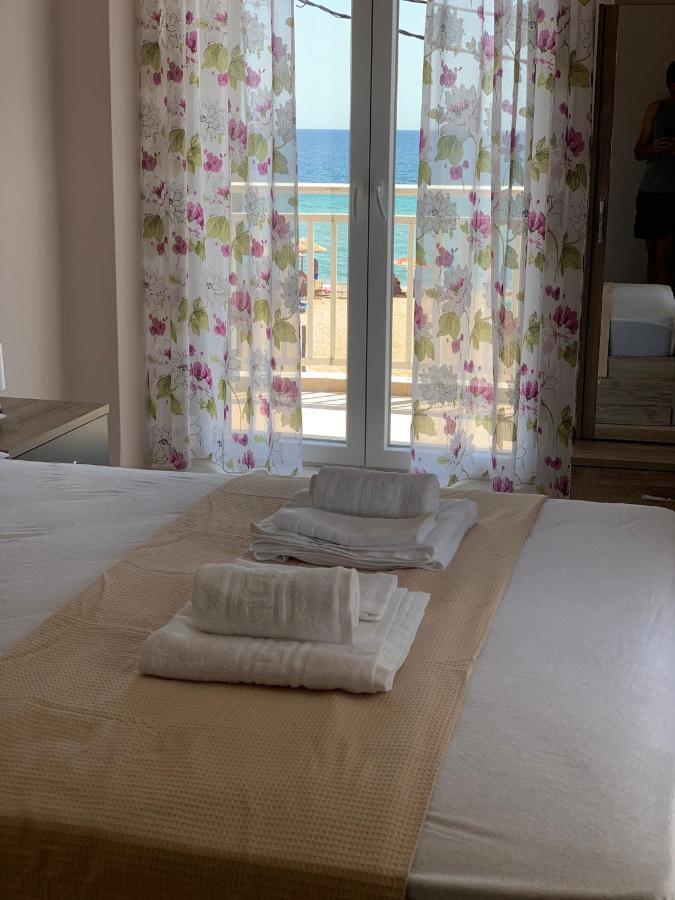 Villa "Breeze" Front To The Sea - Hakidiki Flogita Exterior foto
