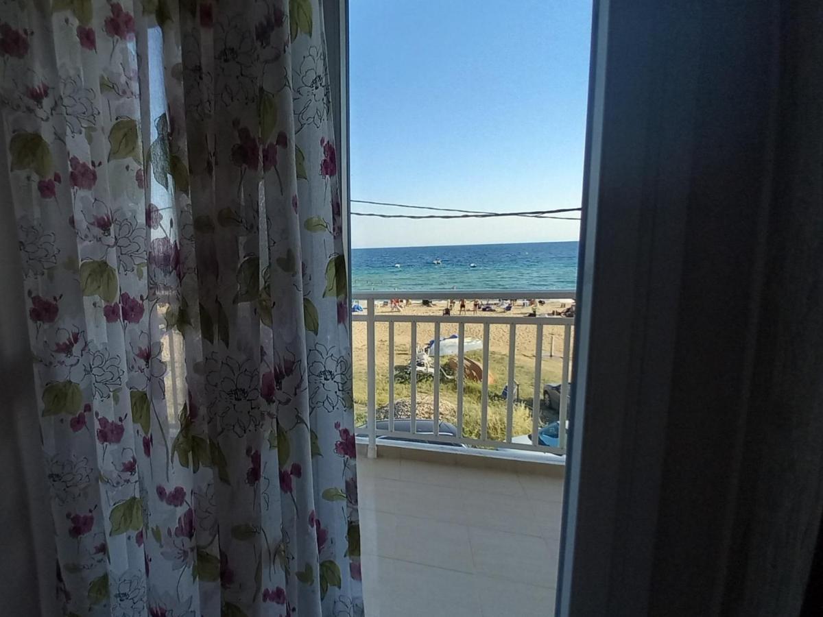 Villa "Breeze" Front To The Sea - Hakidiki Flogita Exterior foto